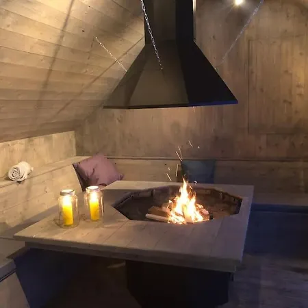 Nesland I Lofoten, Romslig Feriehus Med Havutsikt, Badstue Og Badestamp *