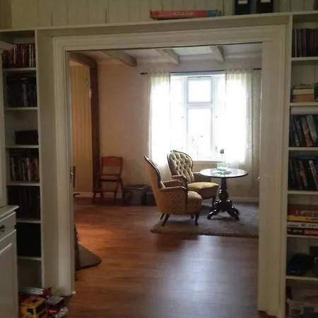 בית נופש Nesland I Lofoten, Romslig Feriehus Med Havutsikt, Badstue Og Badestamp