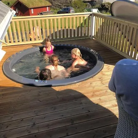 בית נופש Nesland I Lofoten, Romslig Feriehus Med Havutsikt, Badstue Og Badestamp *