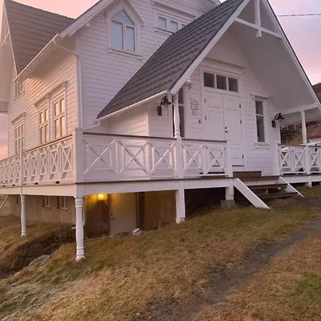 Nesland I Lofoten, Romslig Feriehus Med Havutsikt, Badstue Og Badestamp ראמברג