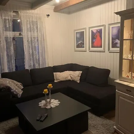 Nesland I Lofoten, Romslig Feriehus Med Havutsikt, Badstue Og Badestamp בית נופש