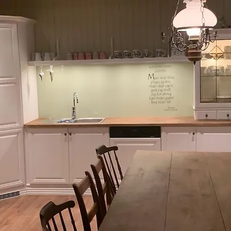 Nesland I Lofoten, Romslig Feriehus Med Havutsikt, Badstue Og Badestamp * ראמברג