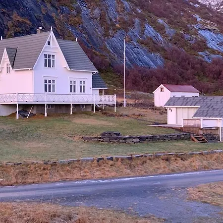 Nesland I Lofoten, Romslig Med Havutsikt, Badstue Og Badestamp Holiday home *