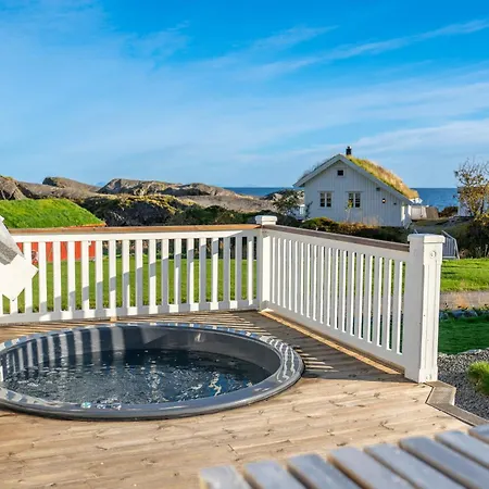 Nesland I Lofoten, Romslig Med Havutsikt, Badstue Og Badestamp Holiday home