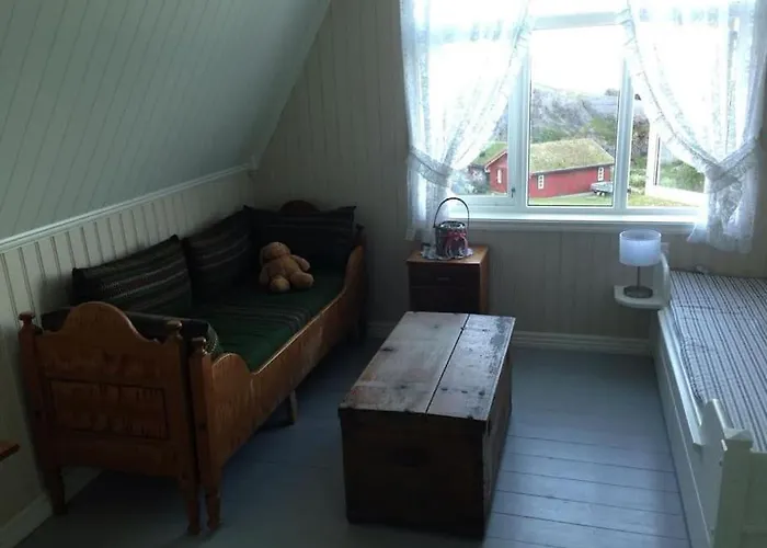 Nydelig Pa Vakre Nesland I Lofoten Kvalvik (Nordland)