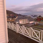Nydelig Pa Vakre Nesland I Lofoten * Kvalvik (Nordland)